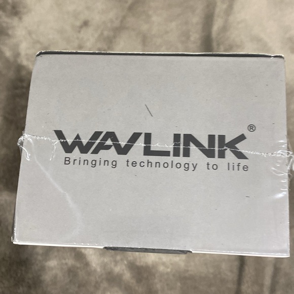 WAVLINK AC1200 Dual Band Wi-Fi Range Extender - Picture 2 of 4